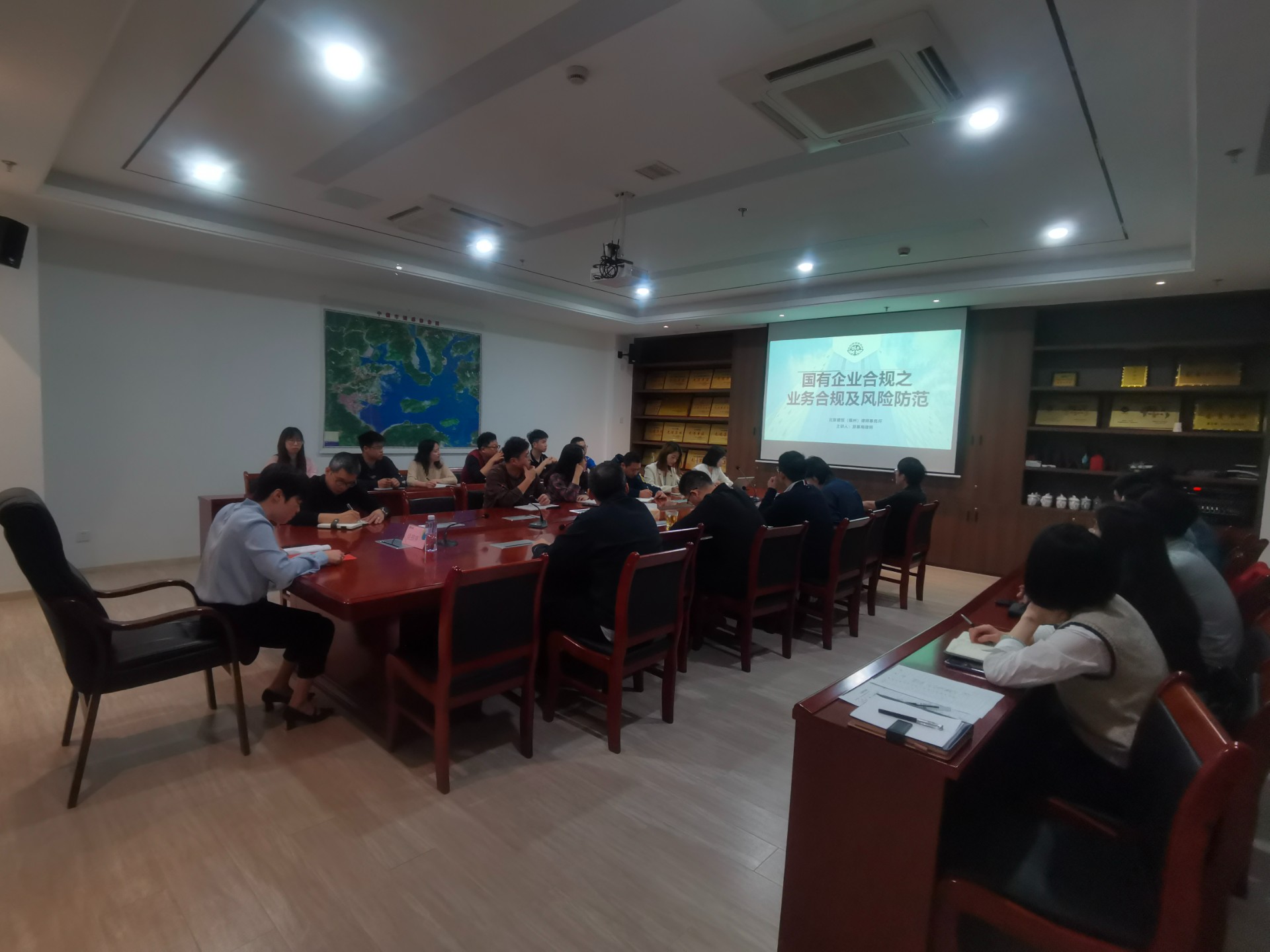 合规讲堂第一课——市彩运网物流集团开展国企业务合规及风险防范培训，，，，，，刘招蕊拍摄.jpg